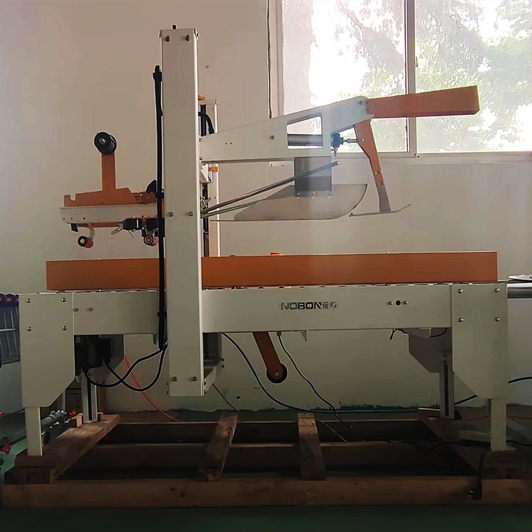     膠帶封箱機廠家哪家好？封箱機機型 價格 質(zhì)量 服務(wù)